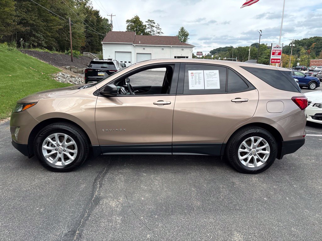 Used 2019 Chevrolet Equinox LS w/ LS Convenience Package AWD/4WD image 2
