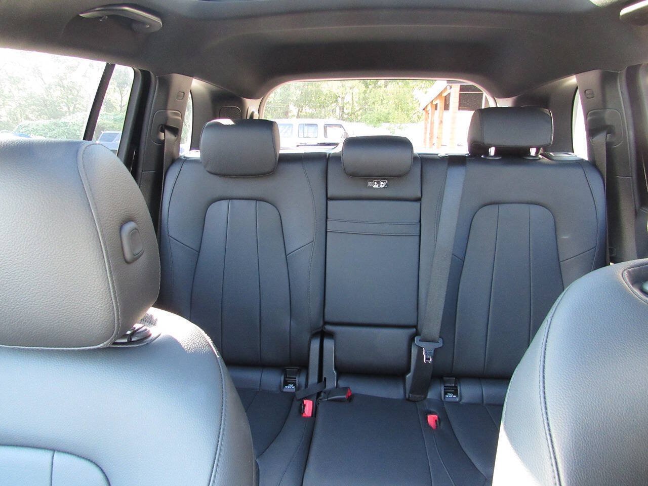 Used 2023 Mercedes-Benz GLB 250 4MATIC image 28