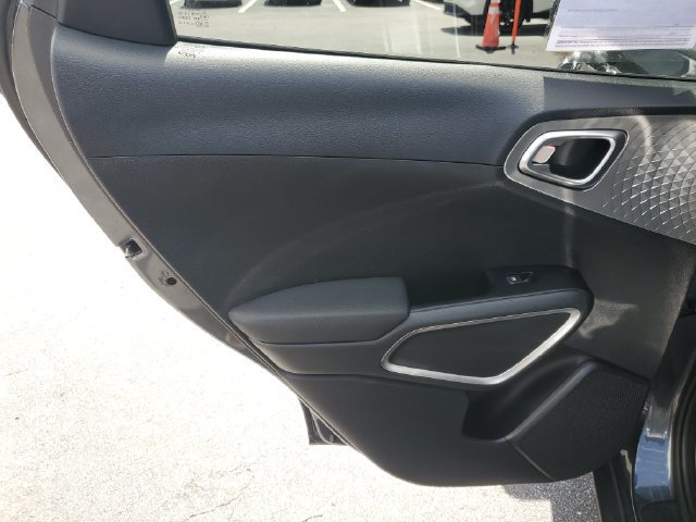 Used 2025 Kia Soul LX w/ LX Technology Package FWD image 8