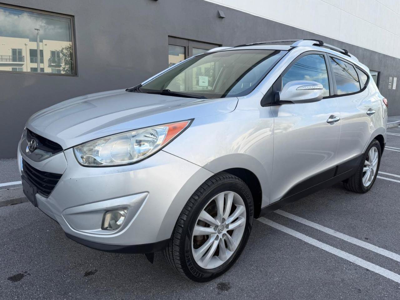 Used 2012 Hyundai Tucson Limited FWD image 3