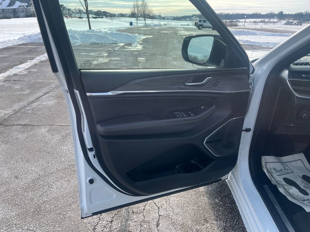 Used 2022 Jeep Grand Cherokee L Overland image 10