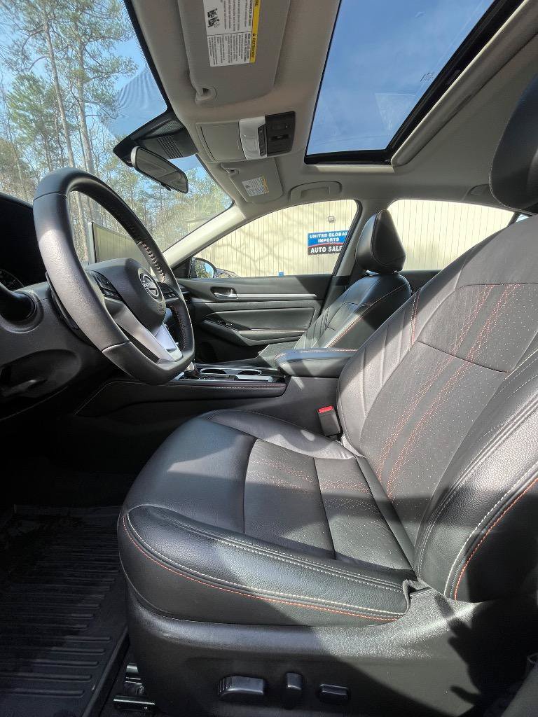 Used 2024 Nissan Altima 2.5 SR w/ SR Premium Package FWD image 22