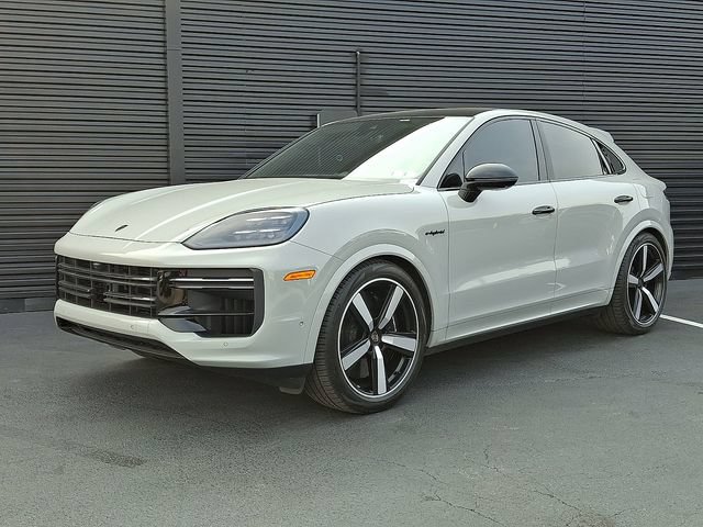 Certified 2025 Porsche Cayenne Turbo AWD/4WD image 1