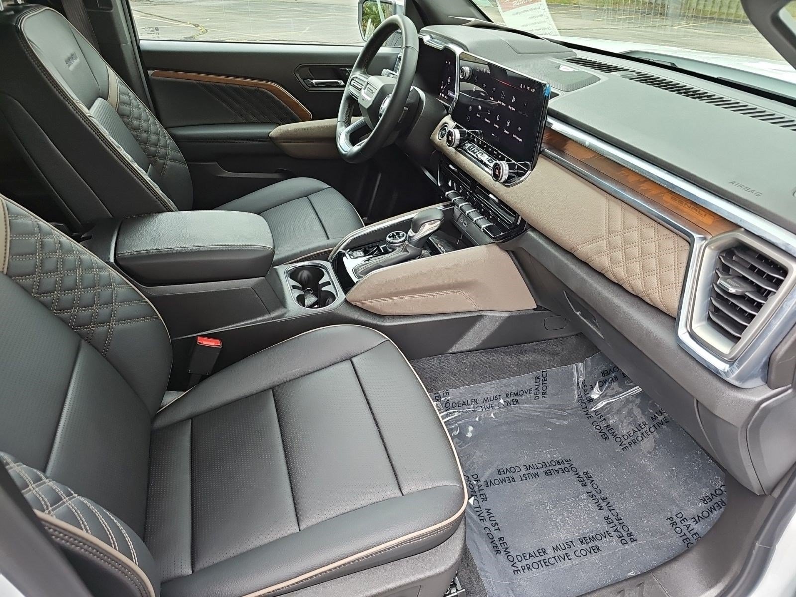 Used 2025 GMC Canyon Denali AWD/4WD image 11
