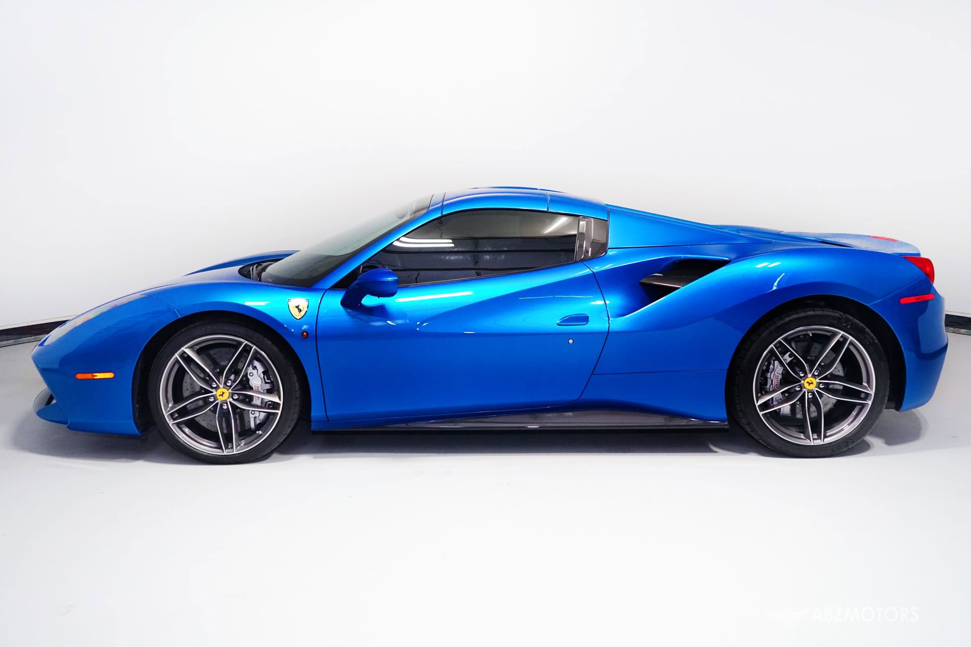 Used 2017 Ferrari 488 Spider image 4