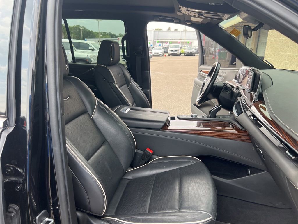 Used 2021 Cadillac Escalade Premium Luxury AWD/4WD image 10