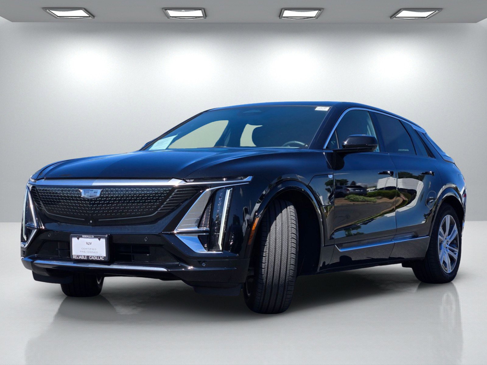 Certified 2024 Cadillac Lyriq Tech w/ Driver Assist Package image 8