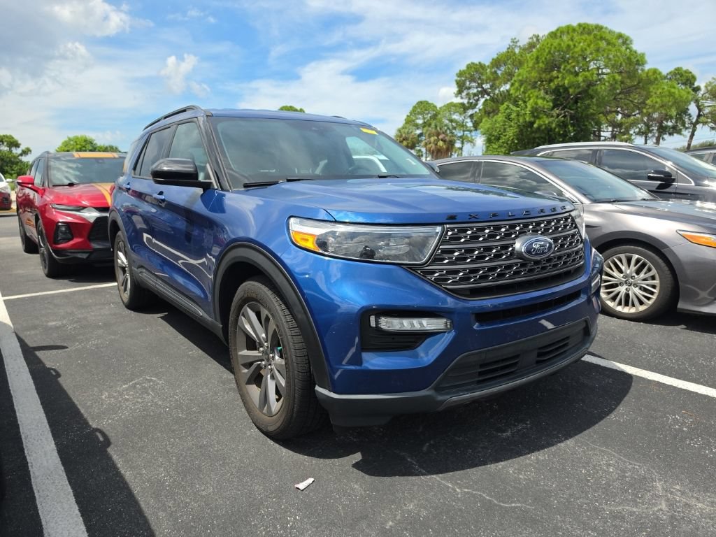 Used 2023 Ford Explorer XLT w/ Equipment Group 202A RWD image 2