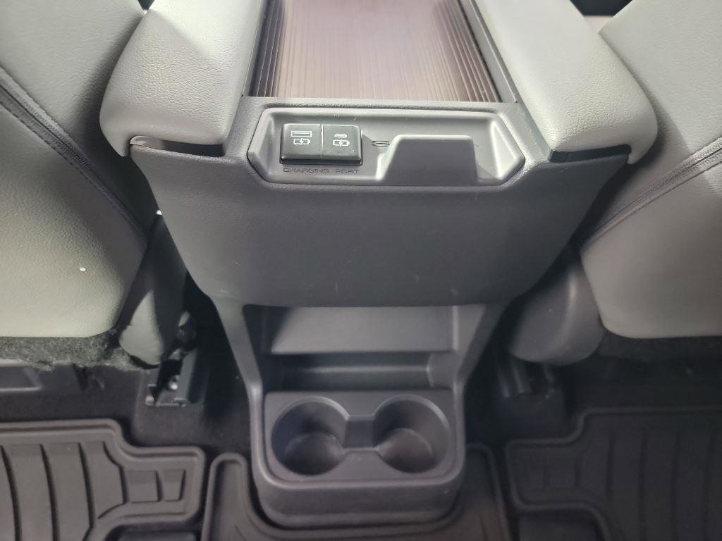 Used 2021 Toyota Sienna XLE image 21