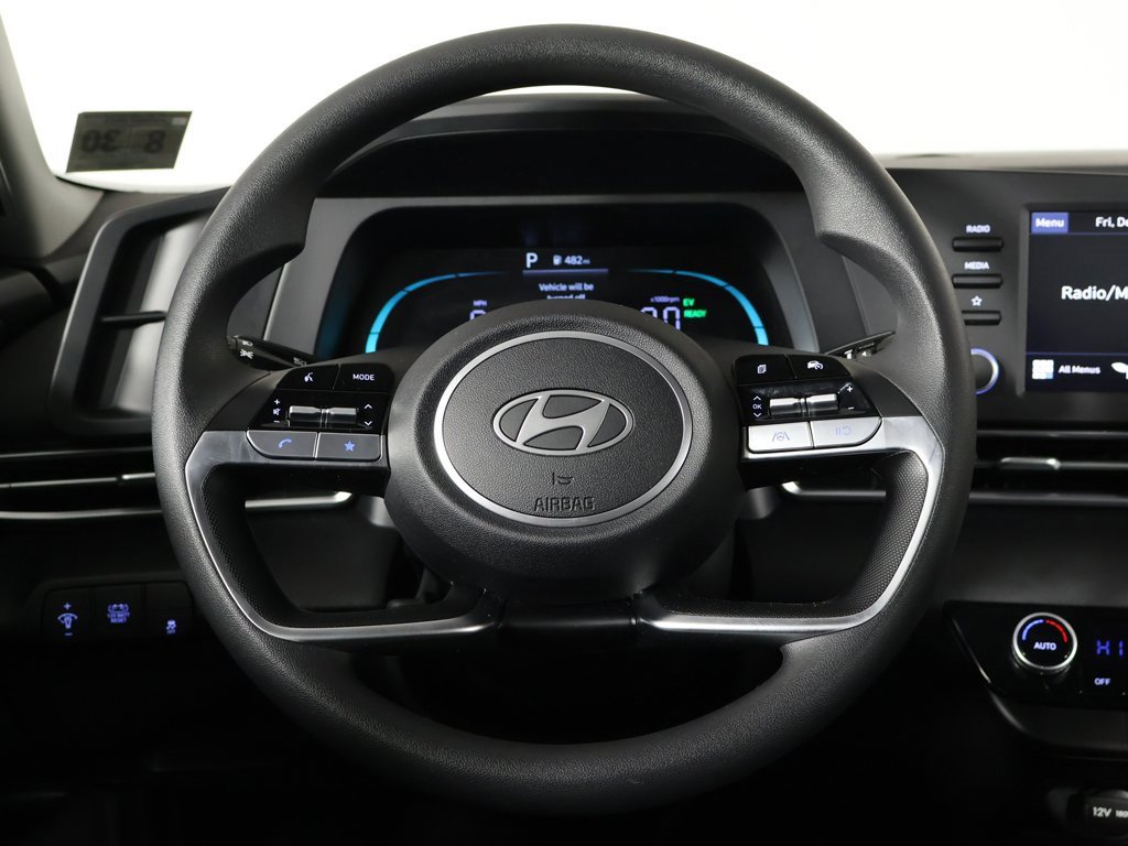 Used 2025 Hyundai Elantra Blue image 32