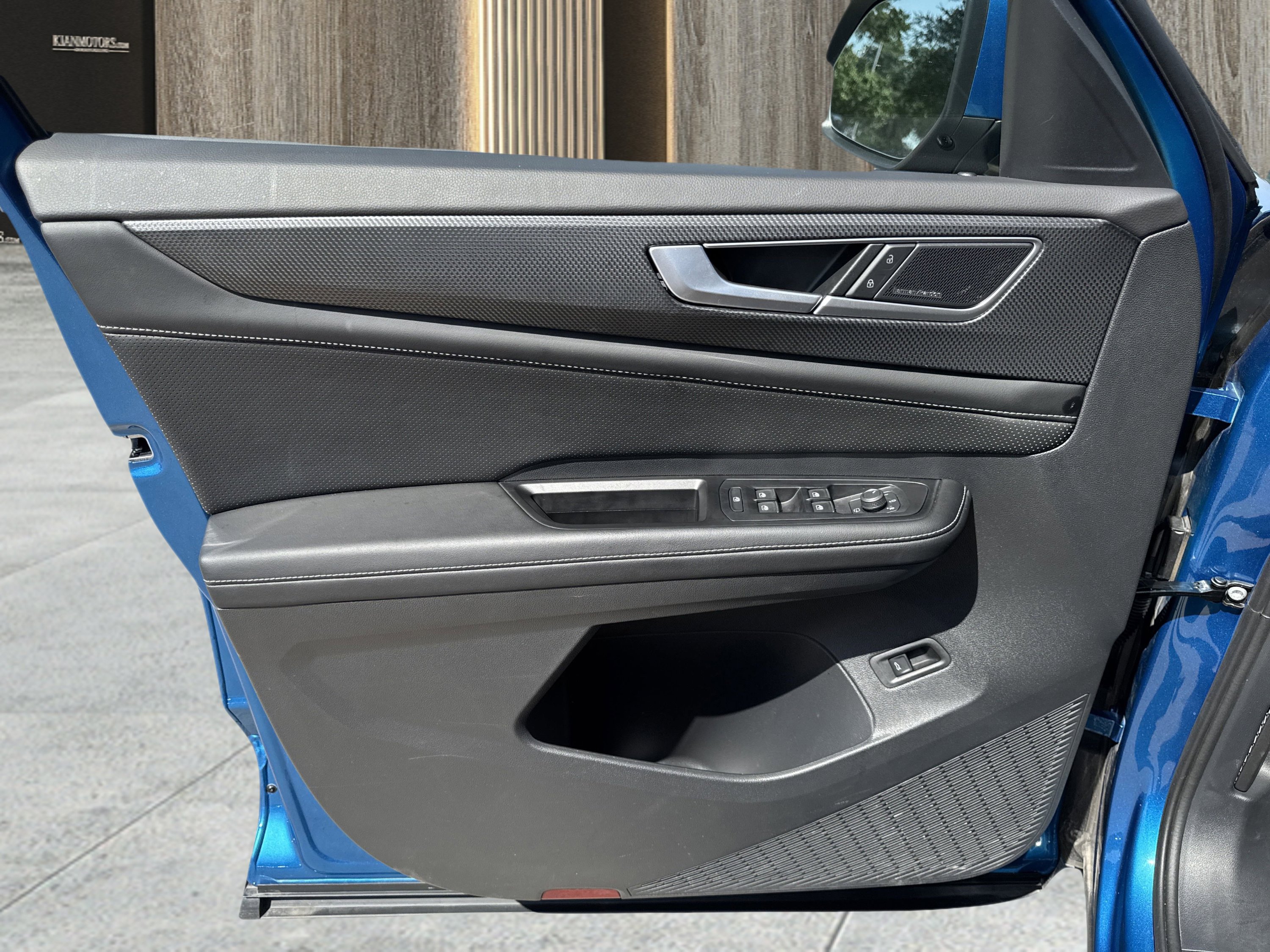 Used 2024 Volkswagen Atlas Cross Sport SEL Premium R-Line image 22