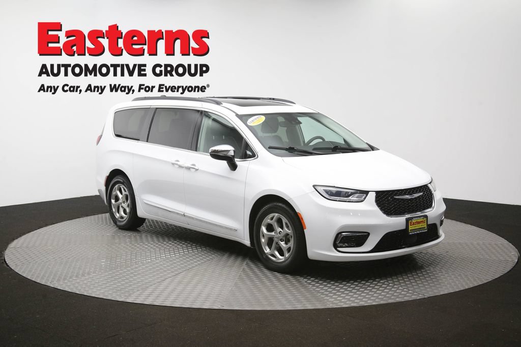 Used 2023 Chrysler Pacifica Limited FWD image 52