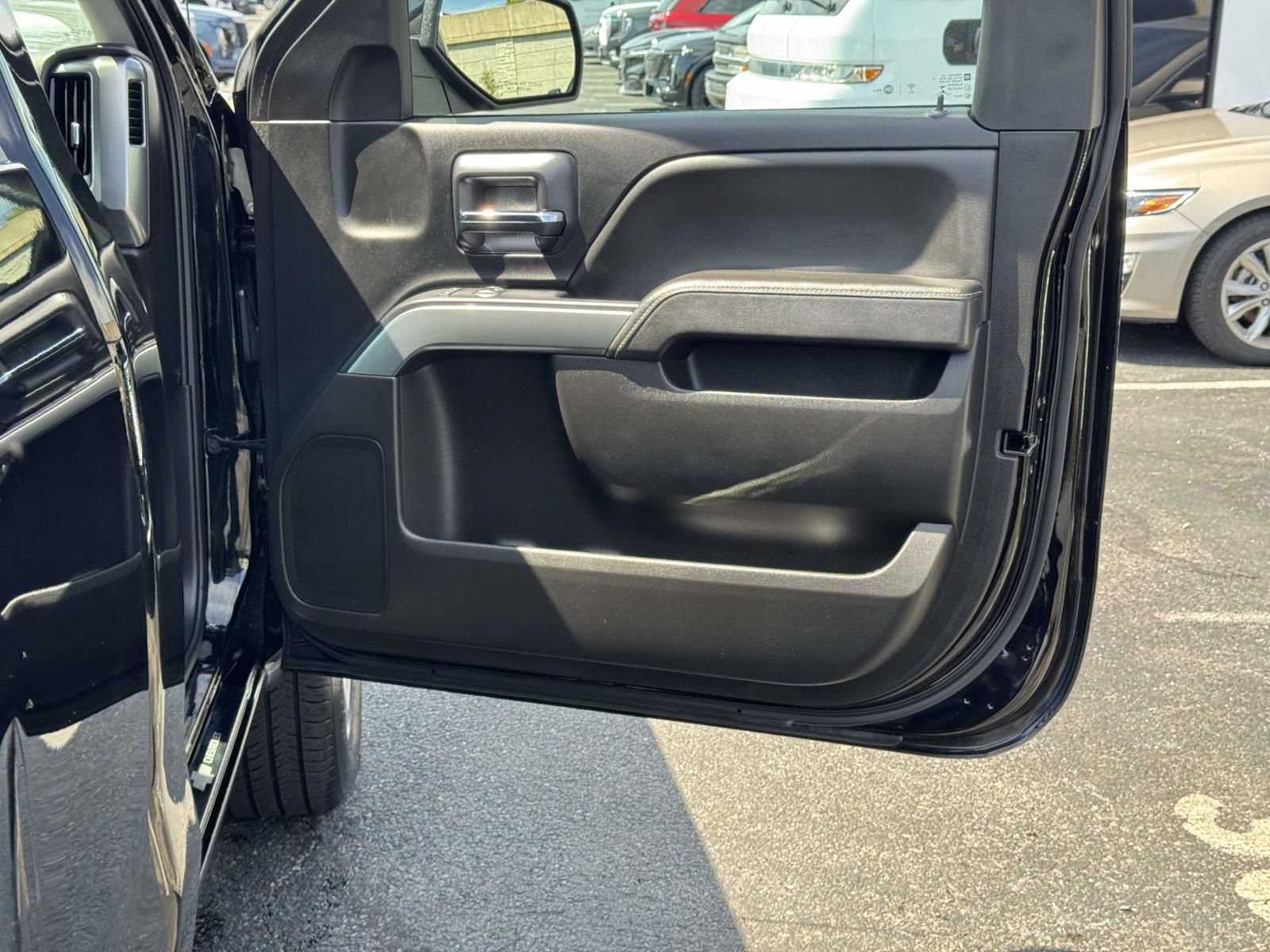 Used 2018 Chevrolet Silverado 1500 LT AWD/4WD image 13