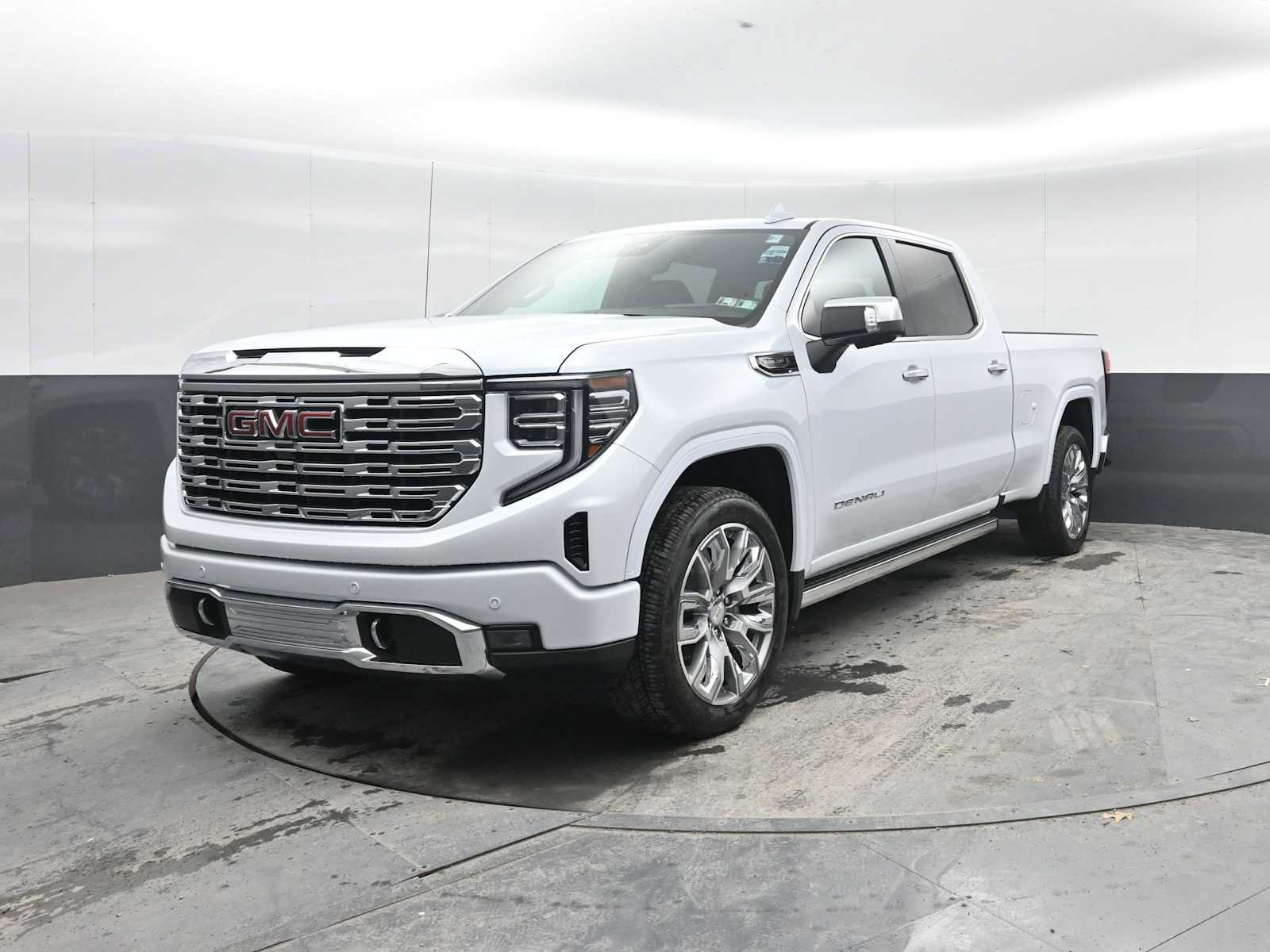New 2026 GMC Sierra 1500 Denali w/ Denali Reserve Package AWD/4WD image 4