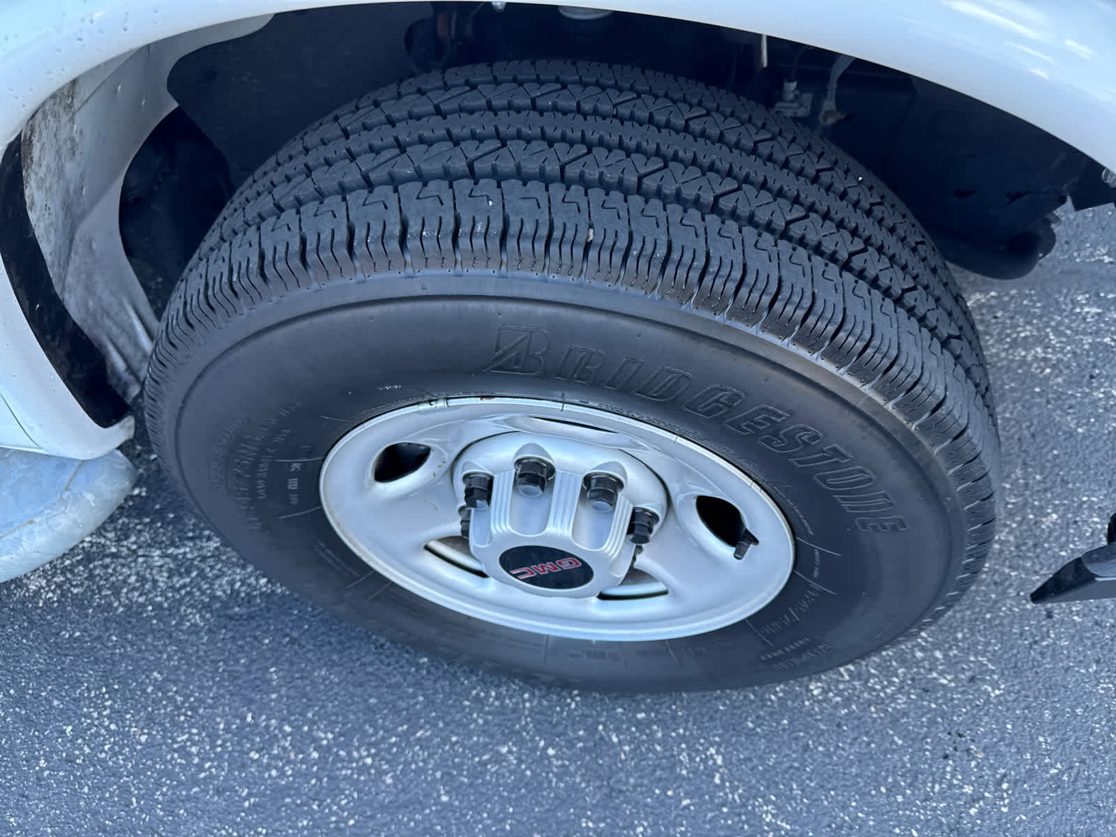 Used 2024 GMC Savana 2500 w/ Driver Convenience Package image 14