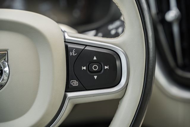 Used 2019 Volvo XC60 T5 Momentum w/ Multimedia Package AWD/4WD image 23