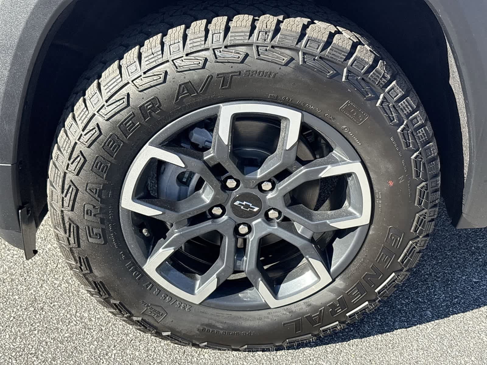 New 2026 Chevrolet Equinox ACTIV w/ Convenience Package III AWD/4WD image 32