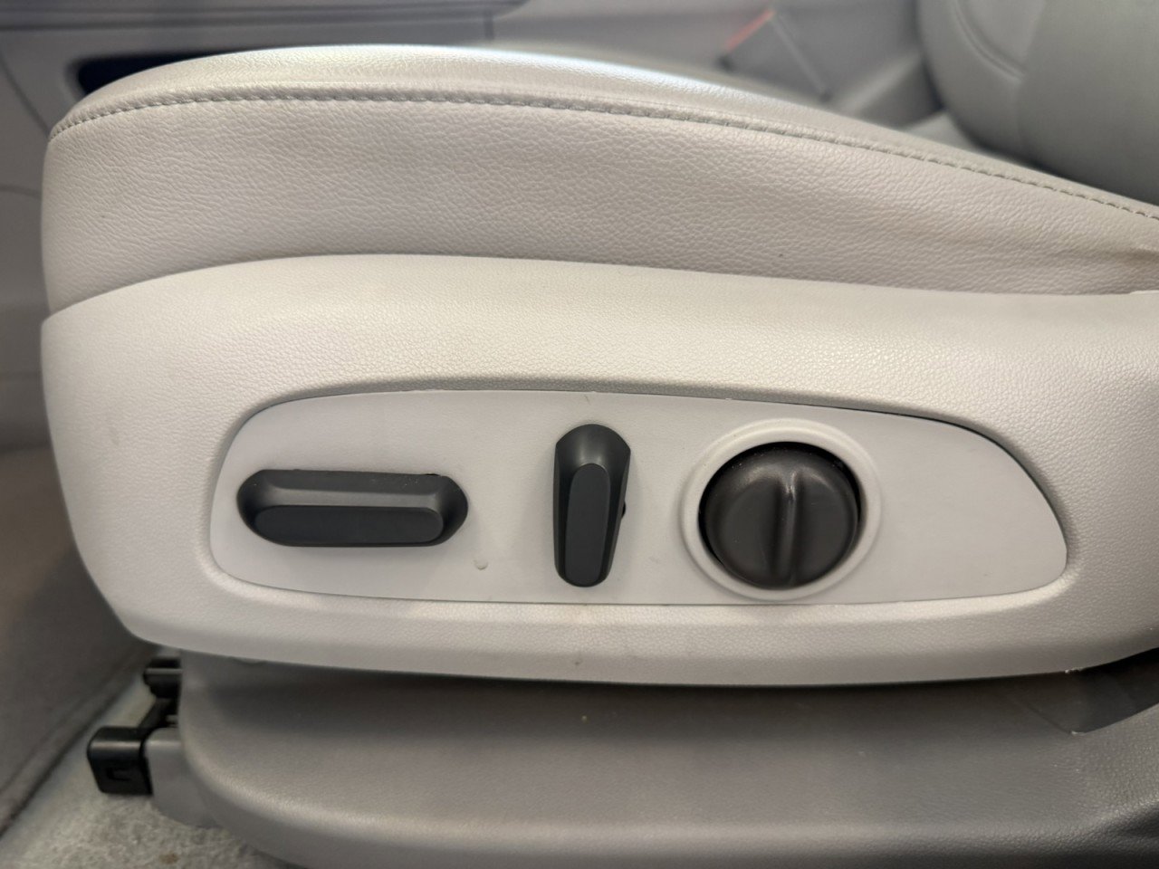 Used 2023 GMC Acadia SLT image 27