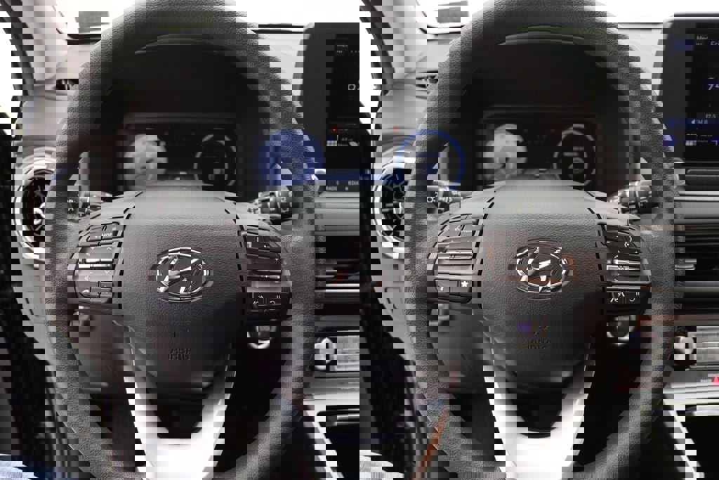 Used 2023 Hyundai Kona SE image 17