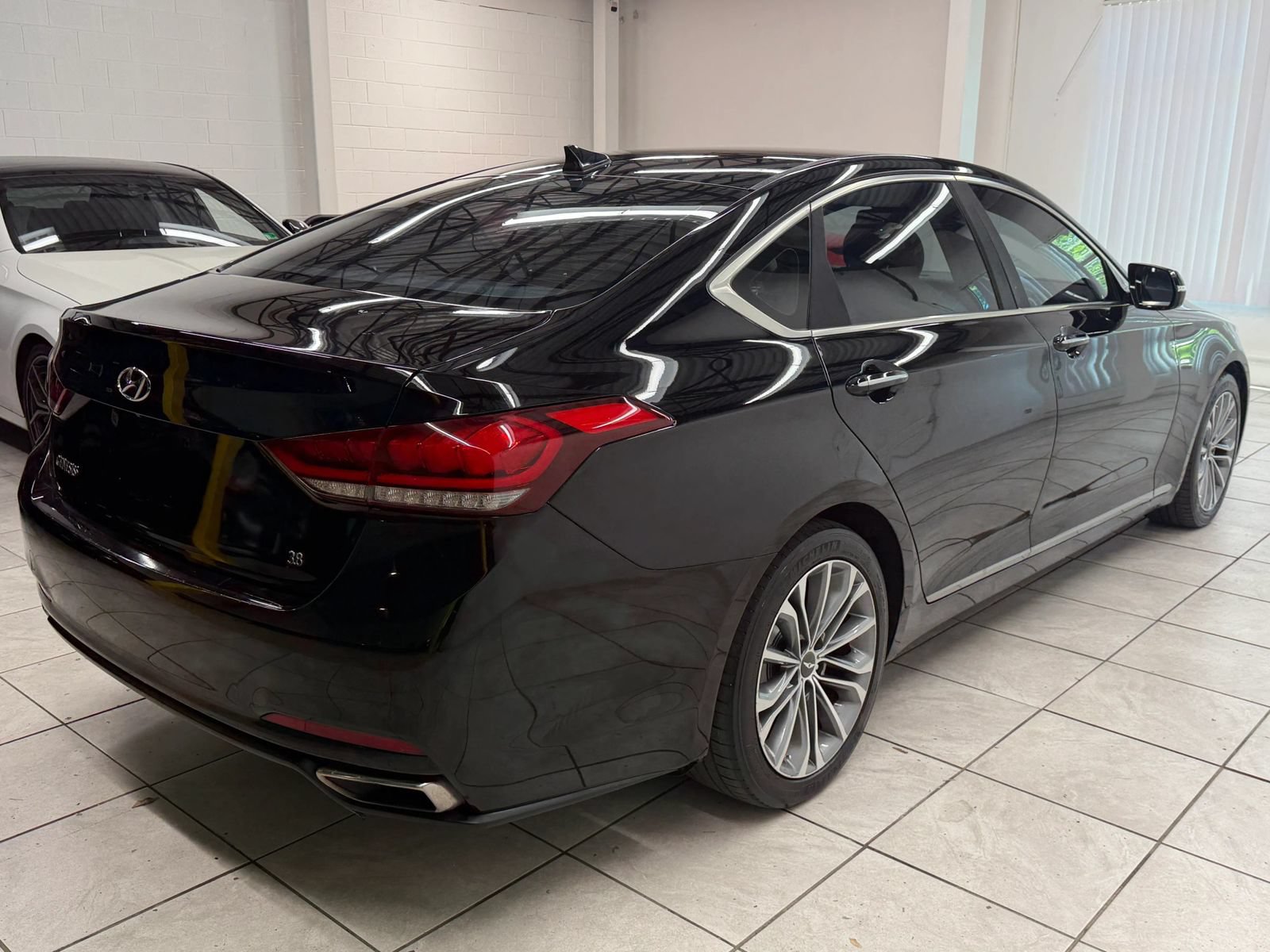 Used 2016 Hyundai Genesis 3.8 RWD image 9