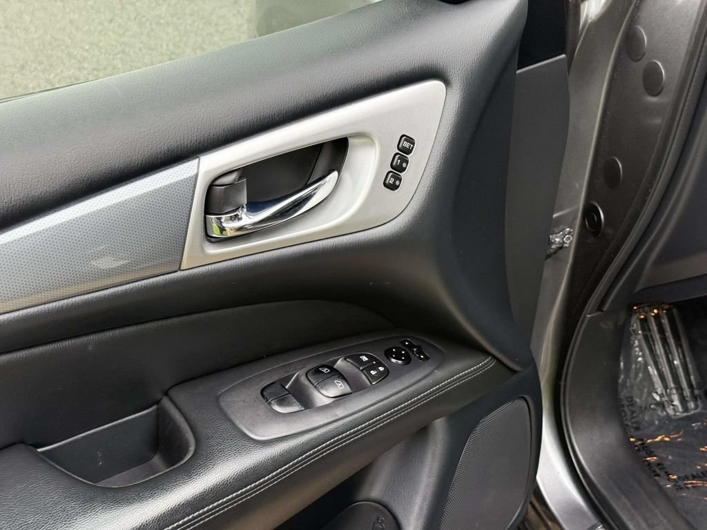 Used 2020 Nissan Pathfinder SL FWD image 32