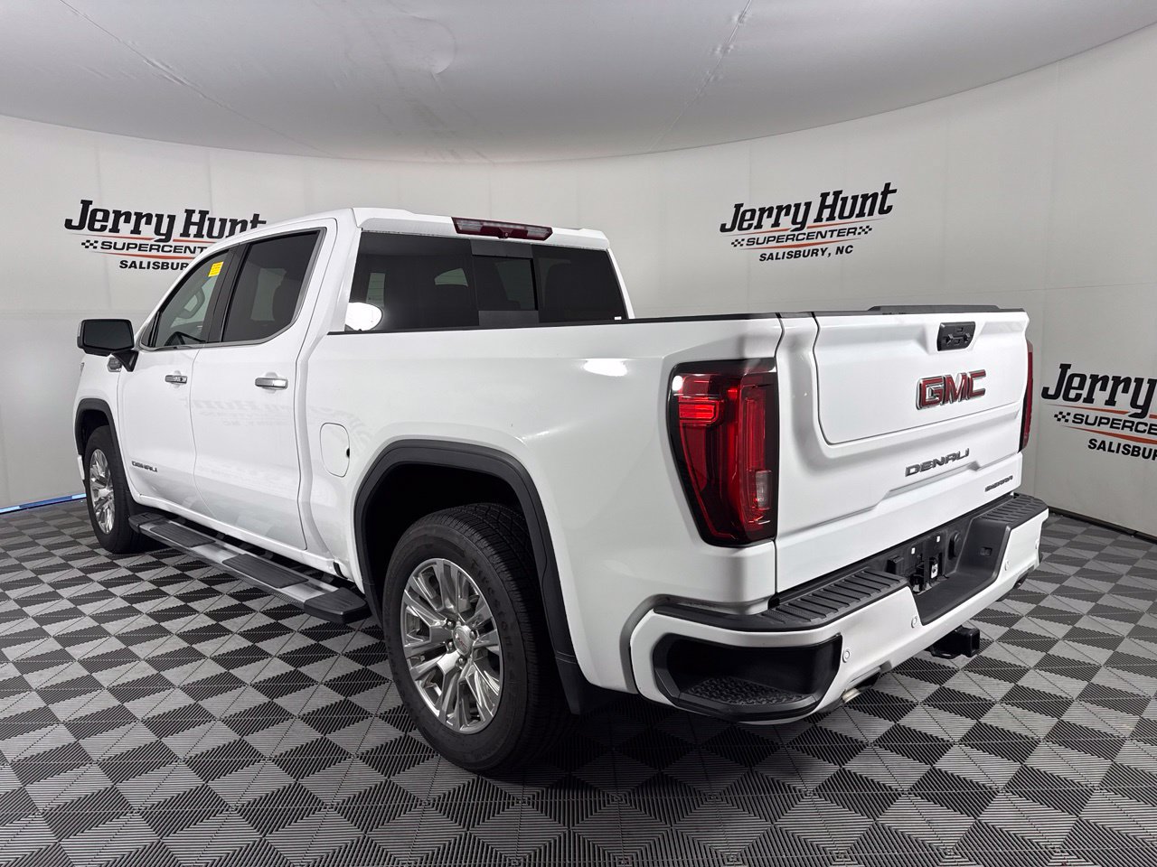 Used 2023 GMC Sierra 1500 Denali AWD/4WD image 9