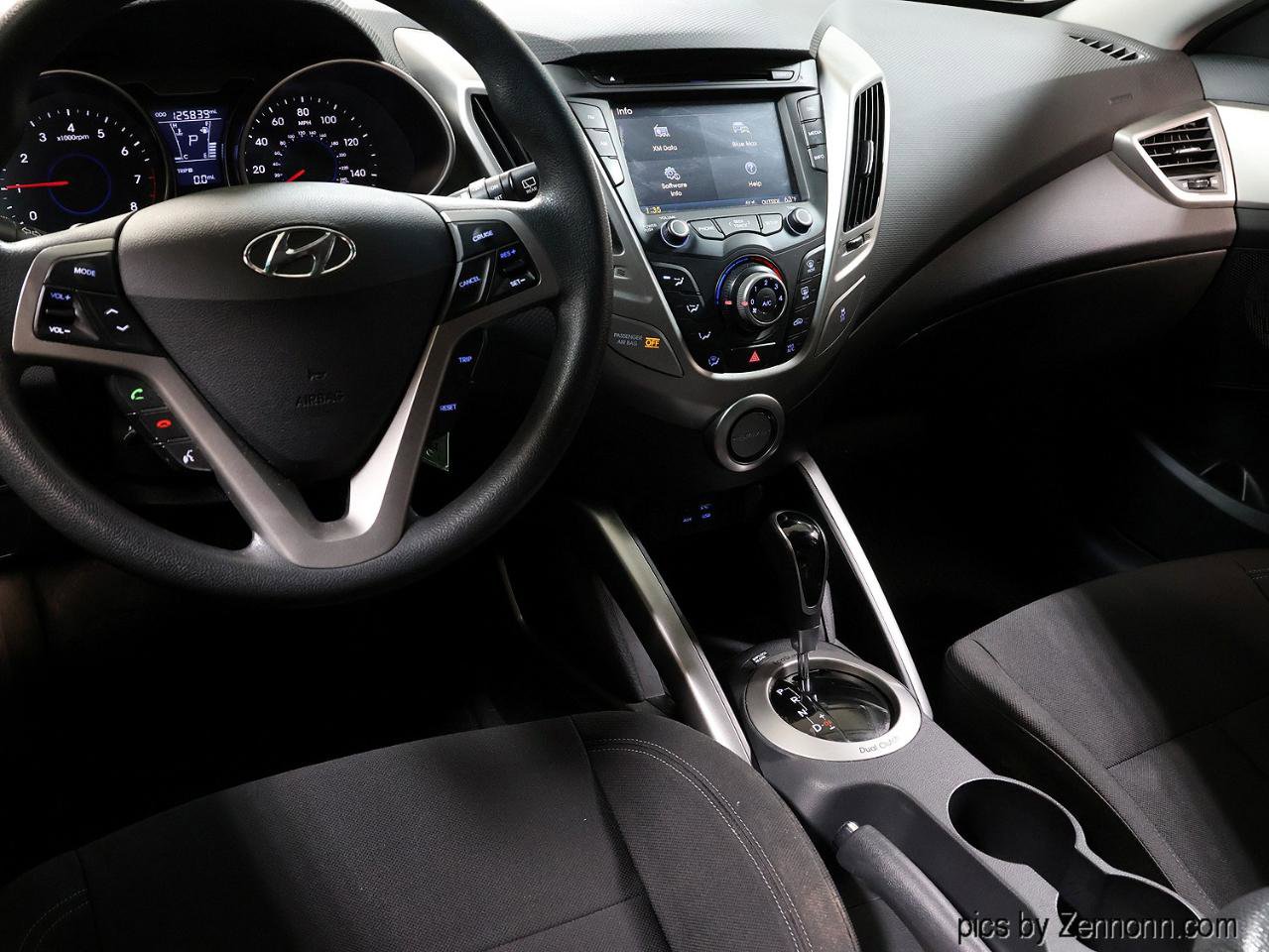 Used 2016 Hyundai Veloster FWD image 17