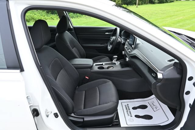 Used 2025 Nissan Altima 2.5 SV FWD image 19