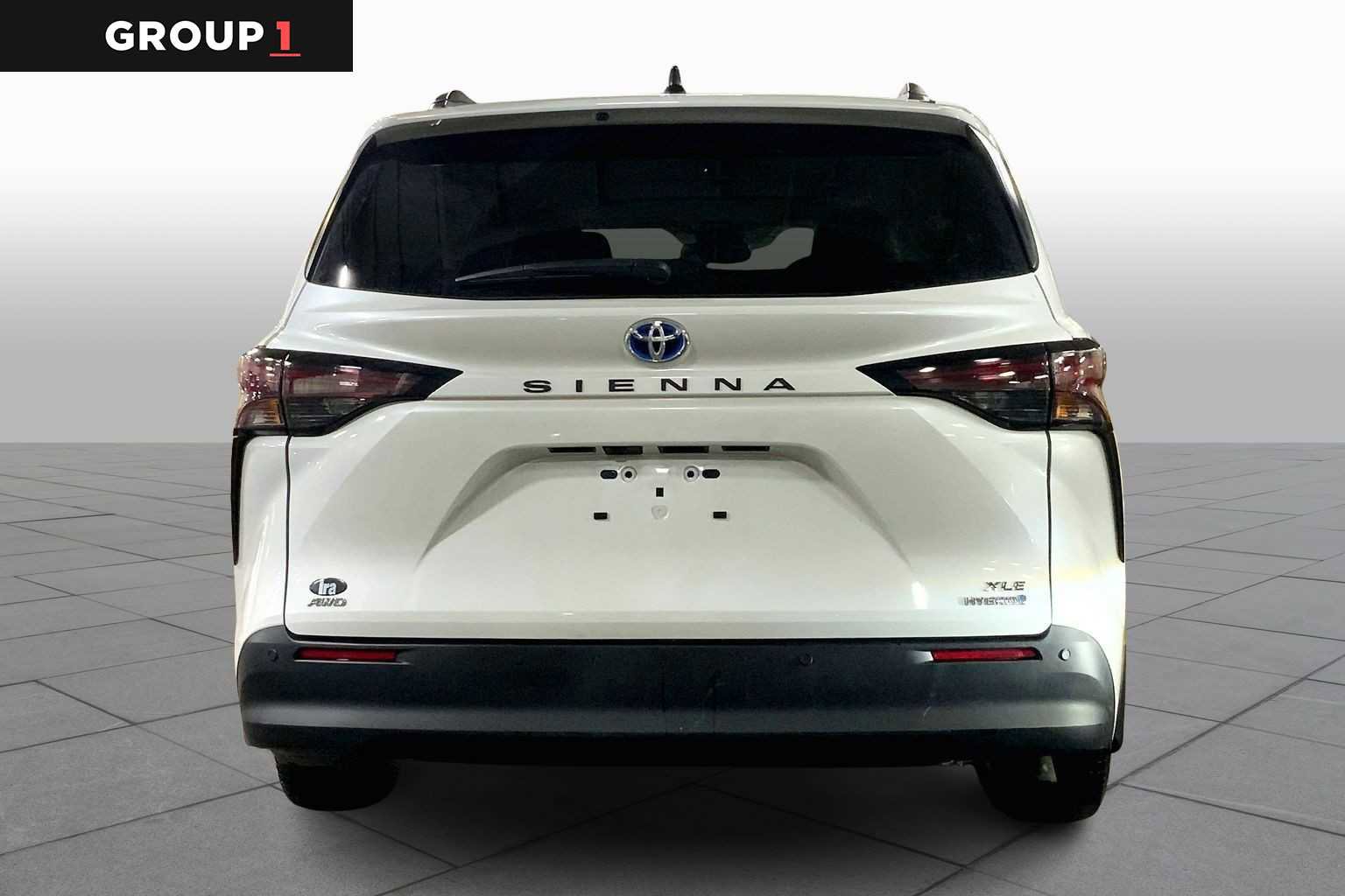 Used 2024 Toyota Sienna XLE w/ XLE Plus Package image 5