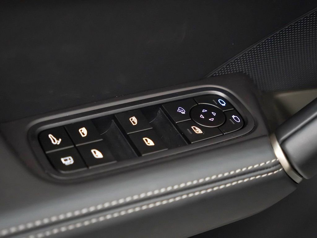 Certified 2025 Porsche Cayenne Turbo image 23