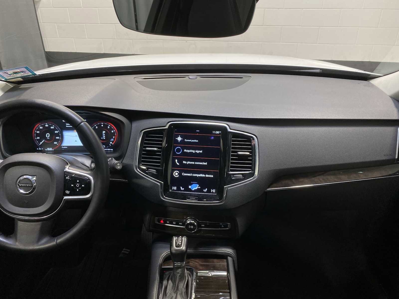 Used 2017 Volvo XC90 T6 Momentum w/ Vision Package image 10