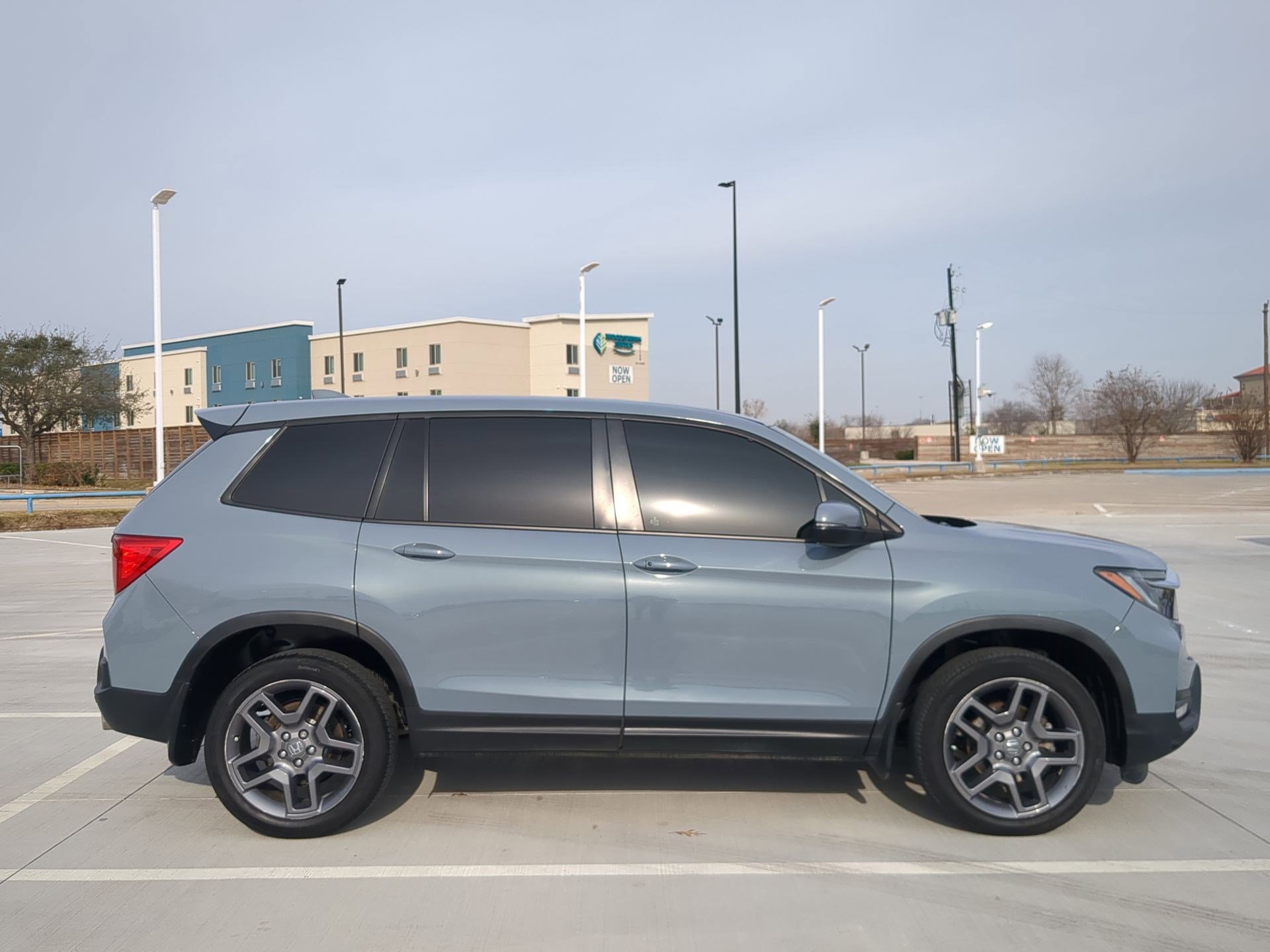 Used 2023 Honda Passport EX-L image 2