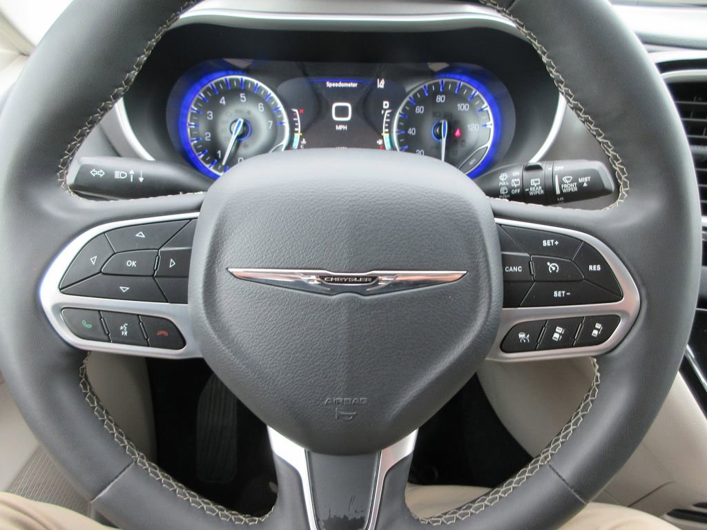 Used 2023 Chrysler Pacifica Touring-L image 23