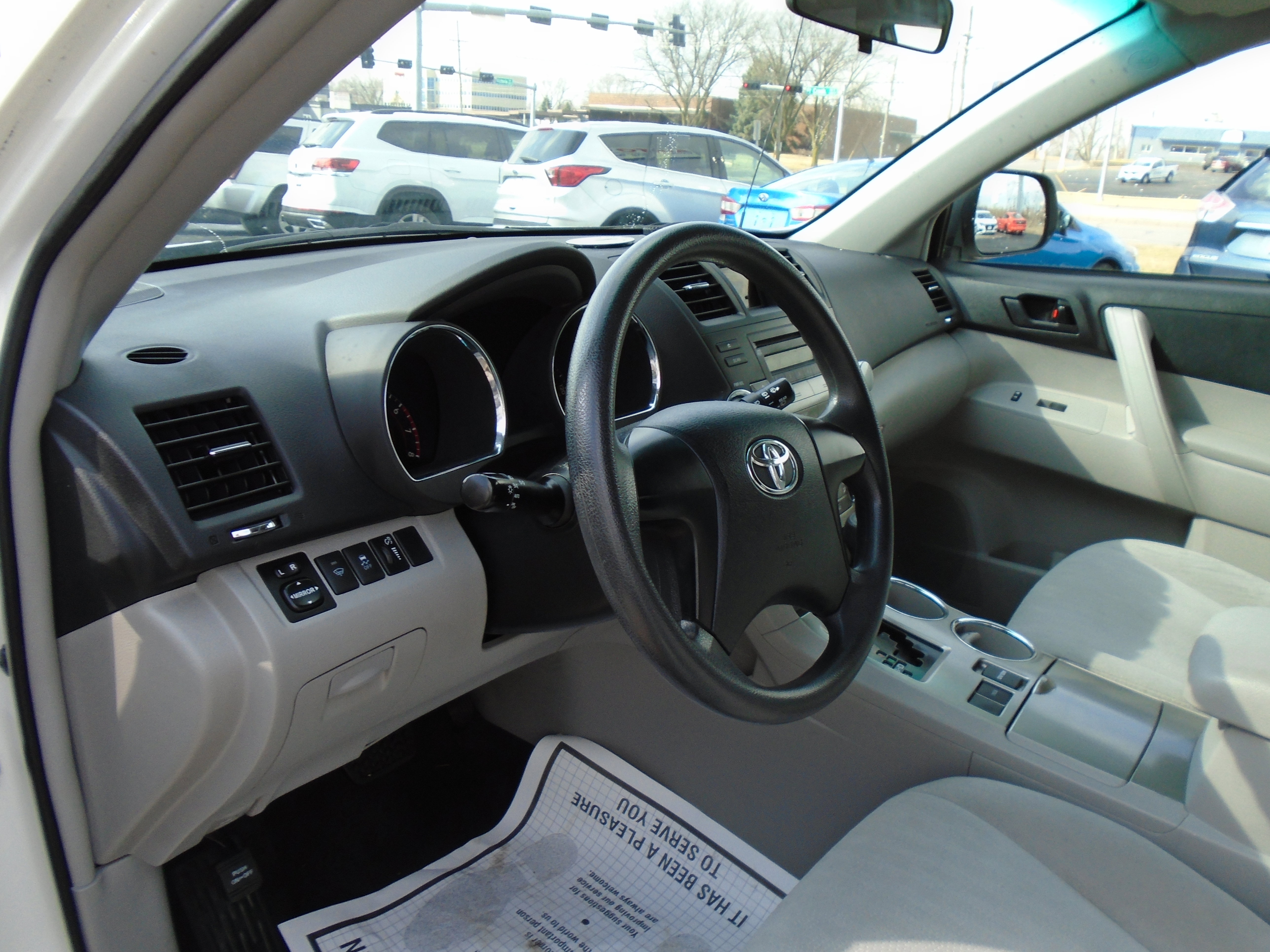 Used 2012 Toyota Highlander FWD w/ Cold Weather Pkg image 16