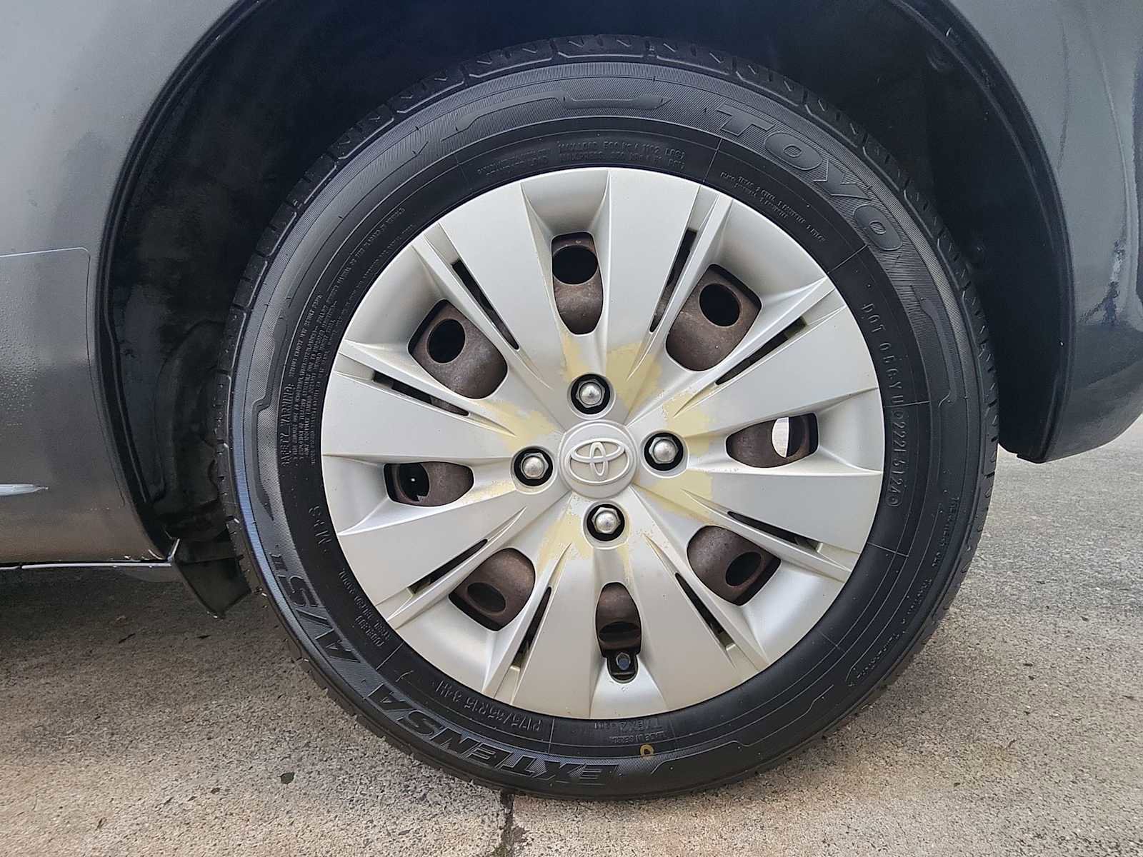 Used 2013 Toyota Yaris L image 11