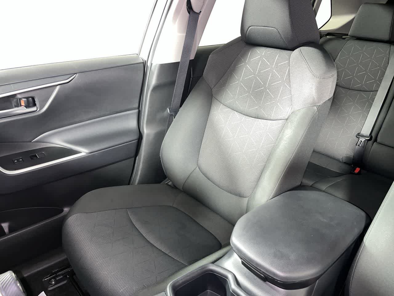 Used 2025 Toyota RAV4 XLE FWD image 25