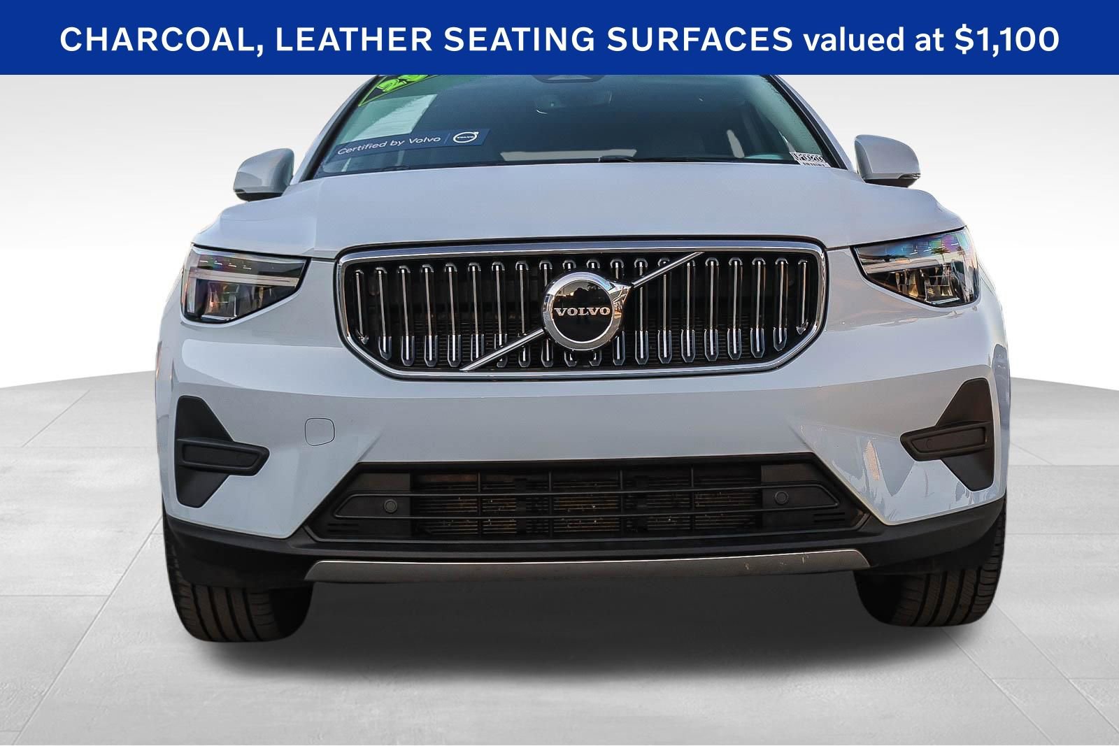 Used 2025 Volvo XC40 B5 Core image 2