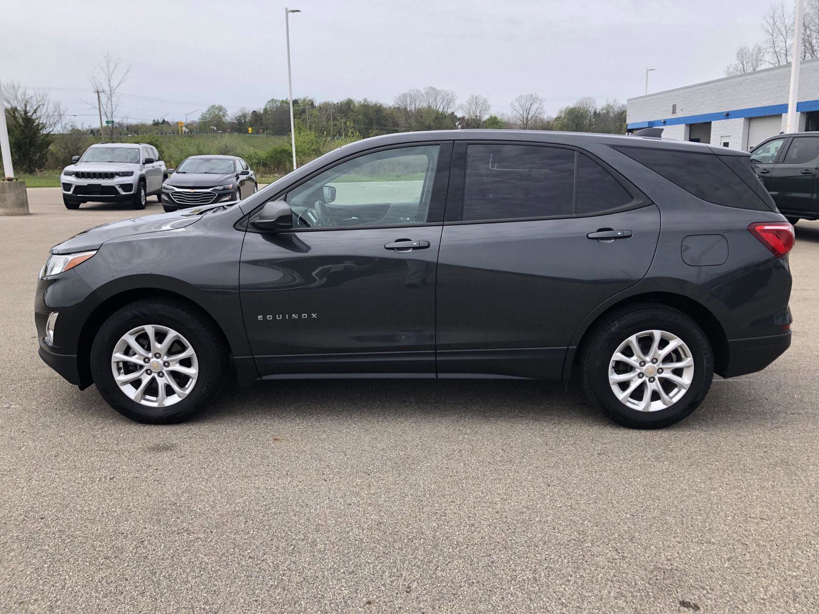 Used 2019 Chevrolet Equinox LS w/ LS Convenience Package FWD image 2
