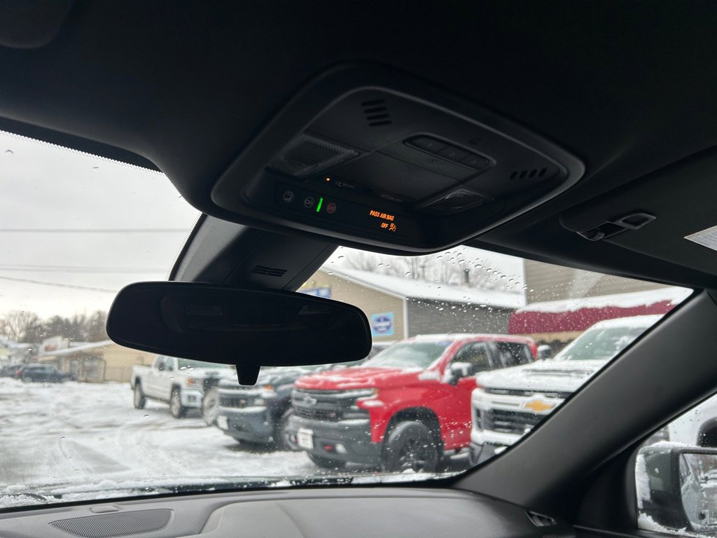 Used 2023 Chevrolet Traverse LT image 49