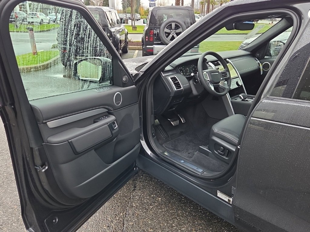 New 2026 Land Rover Discovery Limited Edition image 10