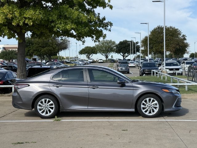 Used 2022 Toyota Camry LE FWD image 3