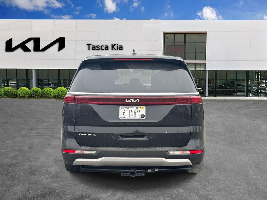 Used 2023 Kia Carnival EX image 6
