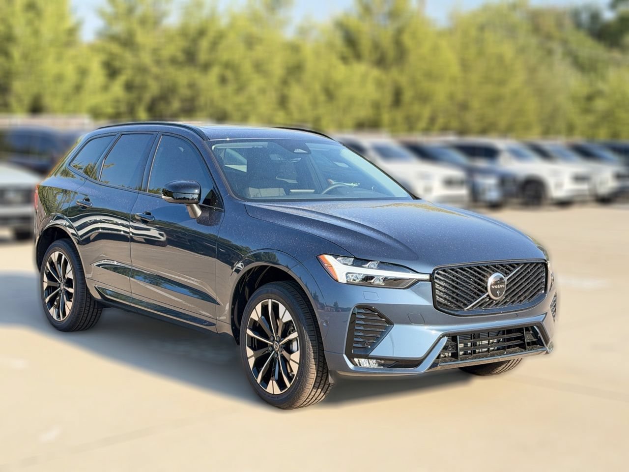 New 2027 Volvo XC60 B5 Plus AWD/4WD image 3