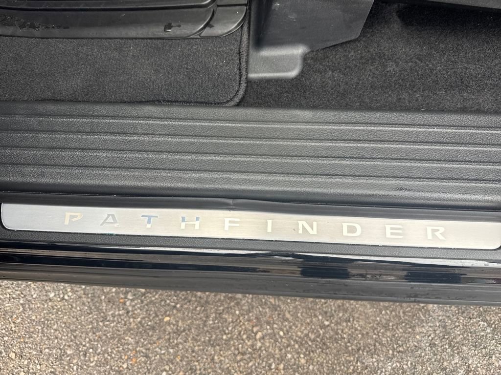 Used 2025 Nissan Pathfinder Platinum w/ Cargo Package image 37