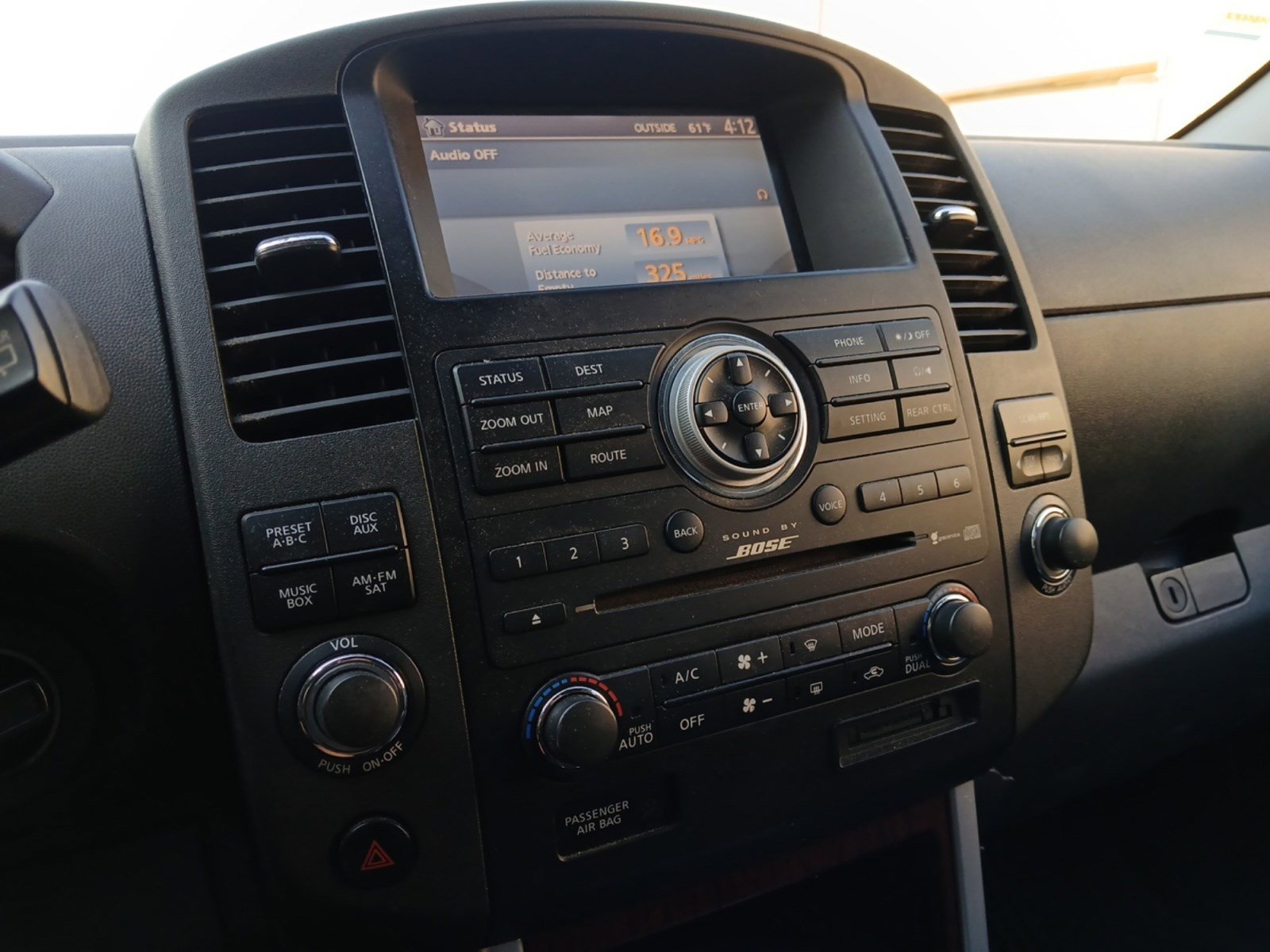 Used 2012 Nissan Pathfinder LE image 22