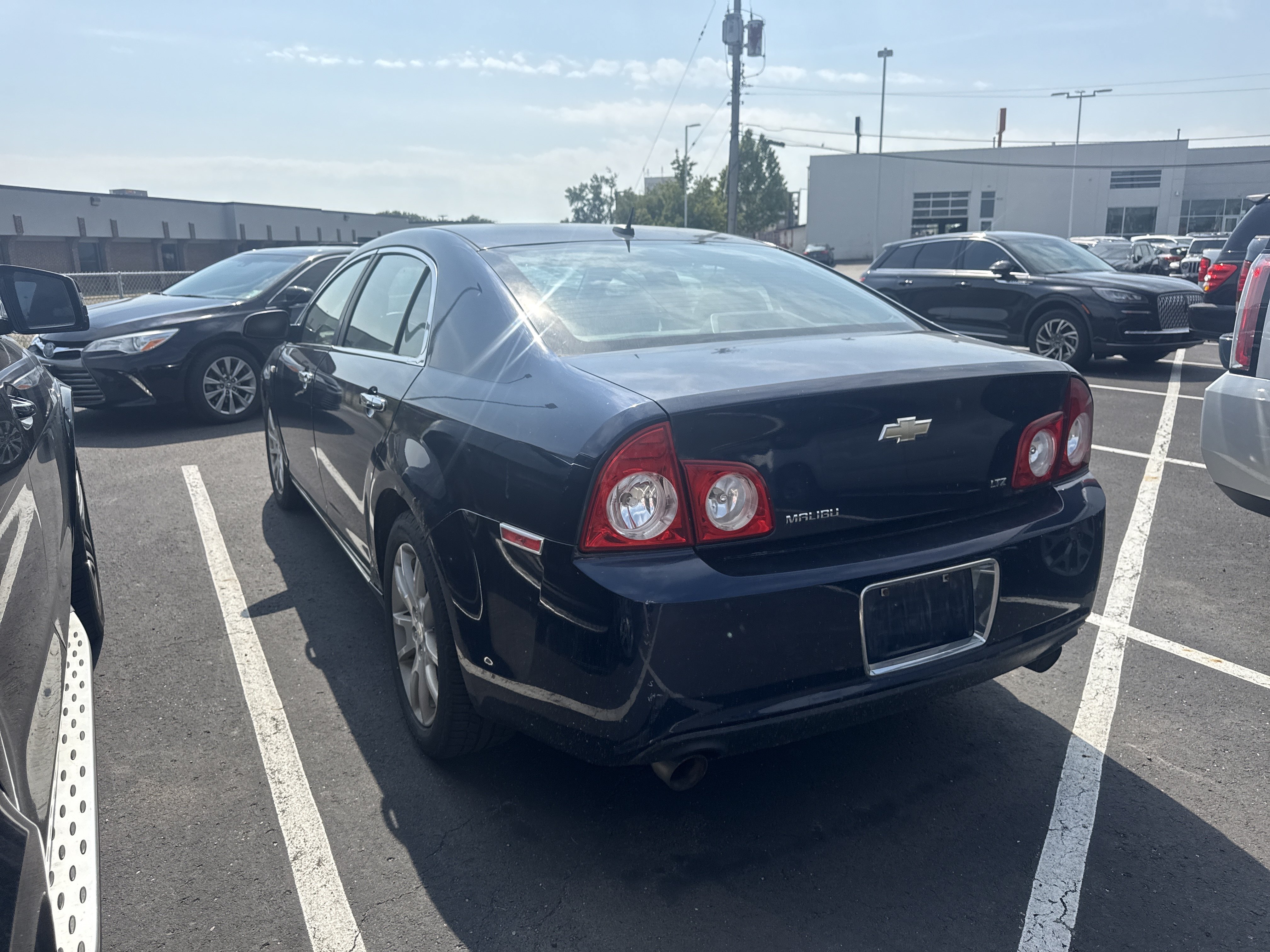 Used 2008 Chevrolet Malibu LTZ FWD image 2