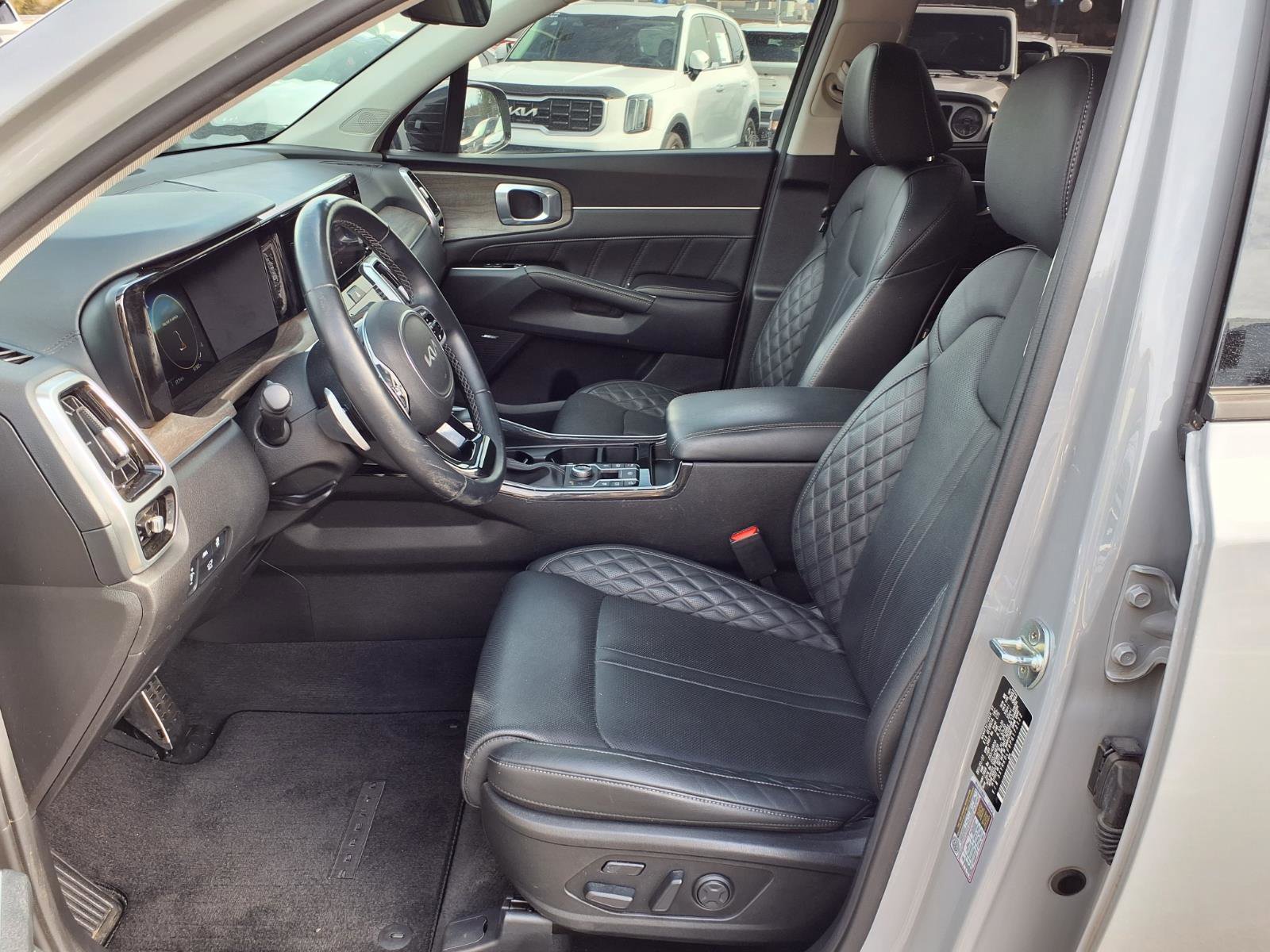Used 2023 Kia Sorento SX Prestige image 12