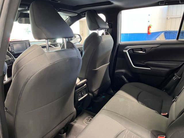 Used 2022 Toyota RAV4 SE w/ Convenience Package image 17