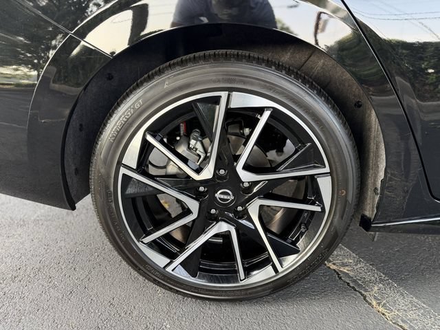 Used 2025 Nissan Sentra SR w/ SR Premium Package FWD image 42