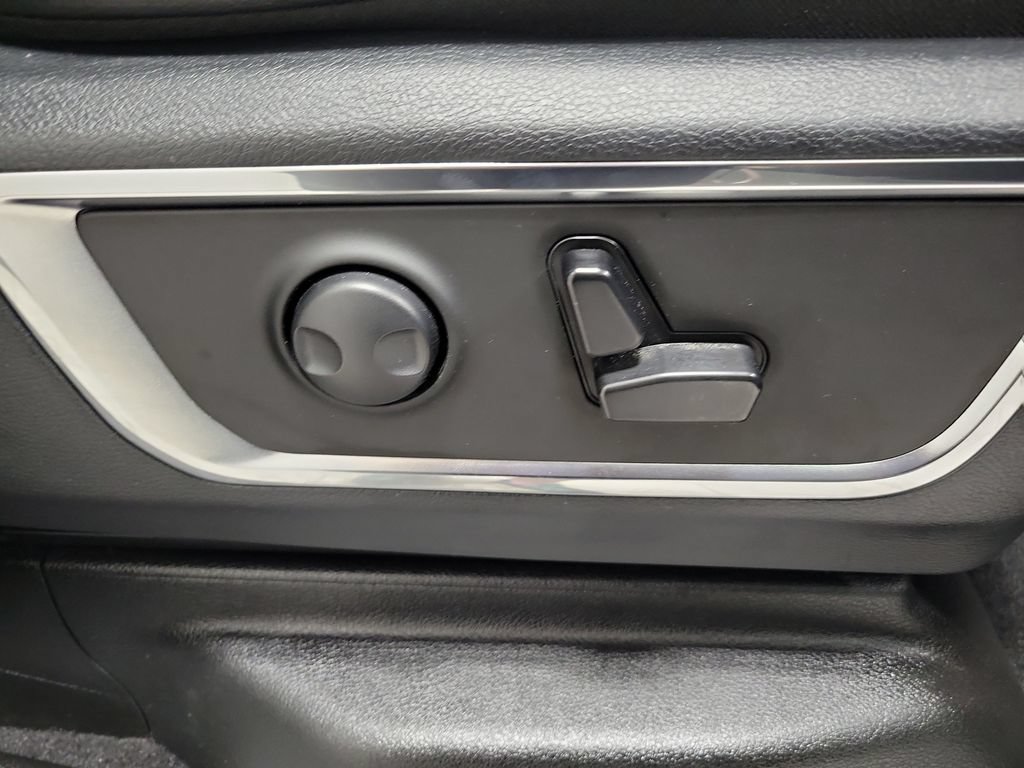 Used 2025 RAM 1500 Laramie AWD/4WD image 25